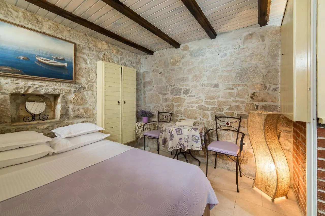 Guesthouse Mirula Split 3*,  Croatia