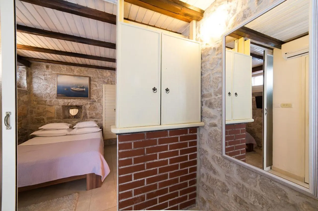Guesthouse Mirula Split 3*,