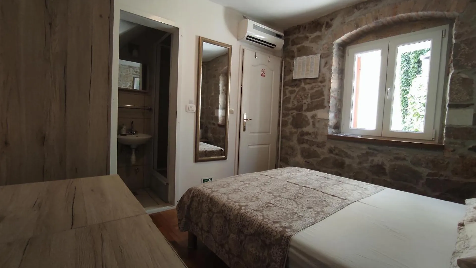 Guesthouse Mirula Split 3*,  Croatia